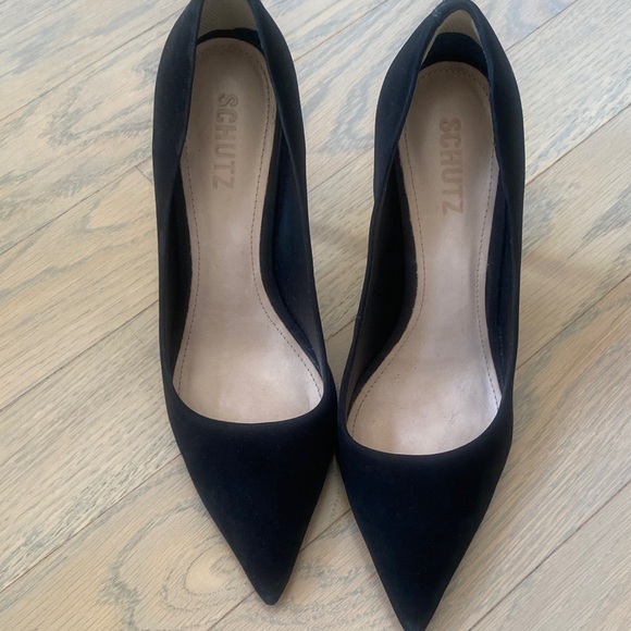 Schutz Women's Black suede Pumps